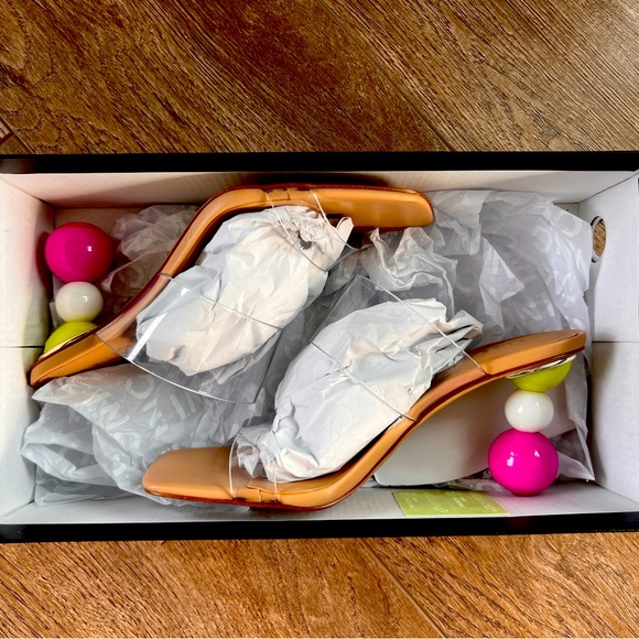 #1 Beautiful transparent strap high heels 👠 - Picture 2 of 5